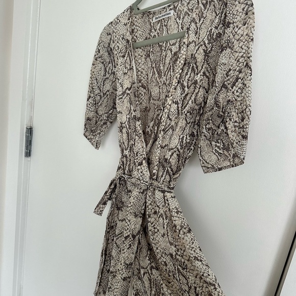Reformation Monica Wrap Dress Snake Skin - never worn - Picture 4 of 8